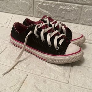 Black converse all star girls size 2